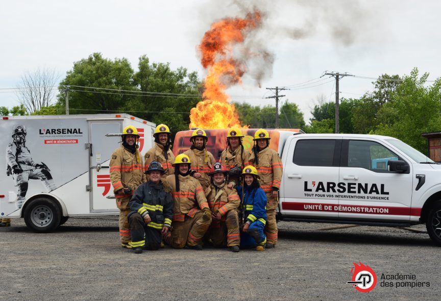 Des membres de l'équipe de L'Arsenal à L'Académie des pompiers pour une formation immersive