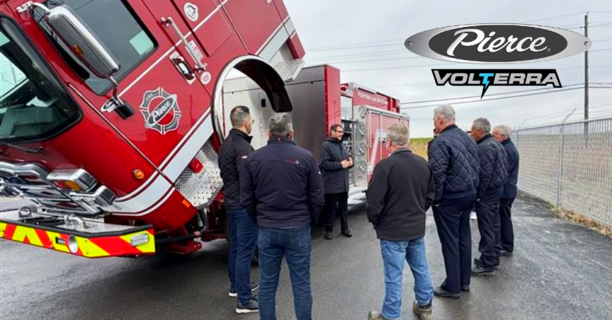 Groupe écoutant la présentation du Volterra